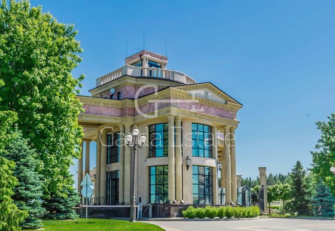 Ренессанс Парк